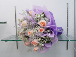 Deluxe Peach Roses